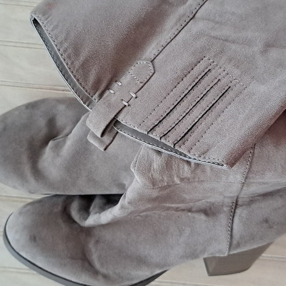 Old Navy Women's Tall Suede Heeled Boots - Picture 8 of 9